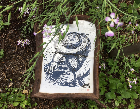 手刷り木版画「だいじなふたば」　和紙に手刷り、ユーカリの枝を樹皮付のまま組んだ額縁とのセット販売、一点物です 1枚目の画像