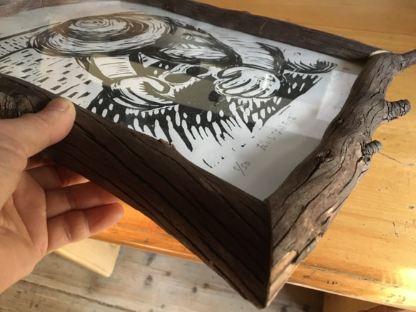 手刷り木版画「だいじなふたば」　和紙に手刷り、ユーカリの枝を樹皮付のまま組んだ額縁とのセット販売、一点物です 3枚目の画像