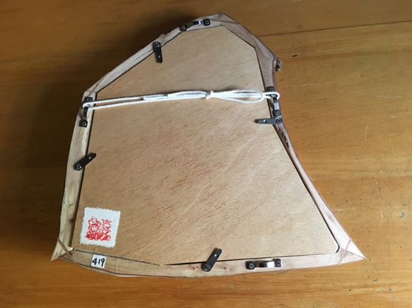 手刷り木版画「はっぱの家」　和紙に手刷り手彩色　葉っぱの押し花がよく似合う。　額縁とのセット販売　一点物です 2枚目の画像