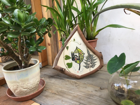 手刷り木版画「はっぱの家」　和紙に手刷り手彩色　葉っぱの押し花がよく似合う。　額縁とのセット販売　一点物です 5枚目の画像