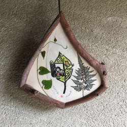 手刷り木版画「はっぱの家」　和紙に手刷り手彩色　葉っぱの押し花がよく似合う。　額縁とのセット販売　一点物です 6枚目の画像