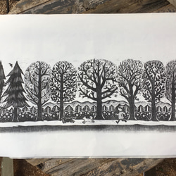 木版画「かけっこさんぽ」(部分刷り)　額縁は別売　和紙に手刷り　犬とかけっこ　良く見ると木の中に小鳥やリスがいるよ 4枚目の画像