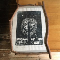 手刷り木版画「夜のツリーハウス」　和紙に手刷り、額縁は別売りです 4枚目の画像