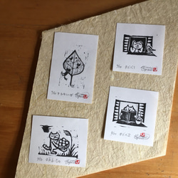 ミニ木版画「連作 ねこ暮らし」　和紙に手刷り、額縁とのセット販売。ユーカリの枝で三つに仕切った菱形の額縁　一点物です 3枚目の画像