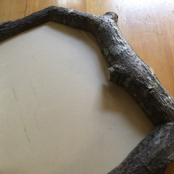 木の枝額縁　栗の木を樹皮付のまま使用　一点物です。　（中の作品は別売） 3枚目の画像