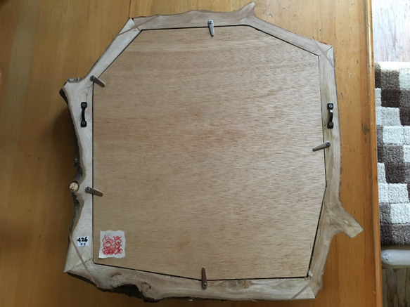 木の枝額縁　栗の木を樹皮付のまま使用　一点物です。　（中の作品は別売） 5枚目の画像
