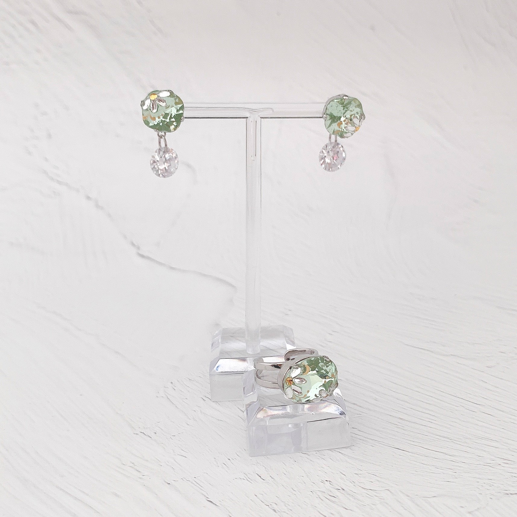 クリスタルフラワーピアス／グリーン