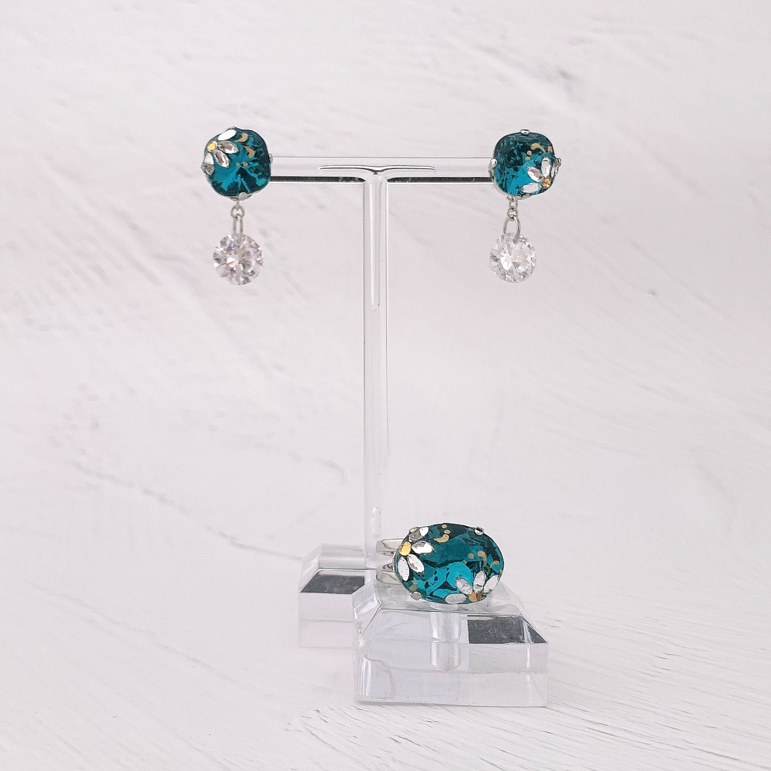 クリスタルフラワーピアス／ブルー