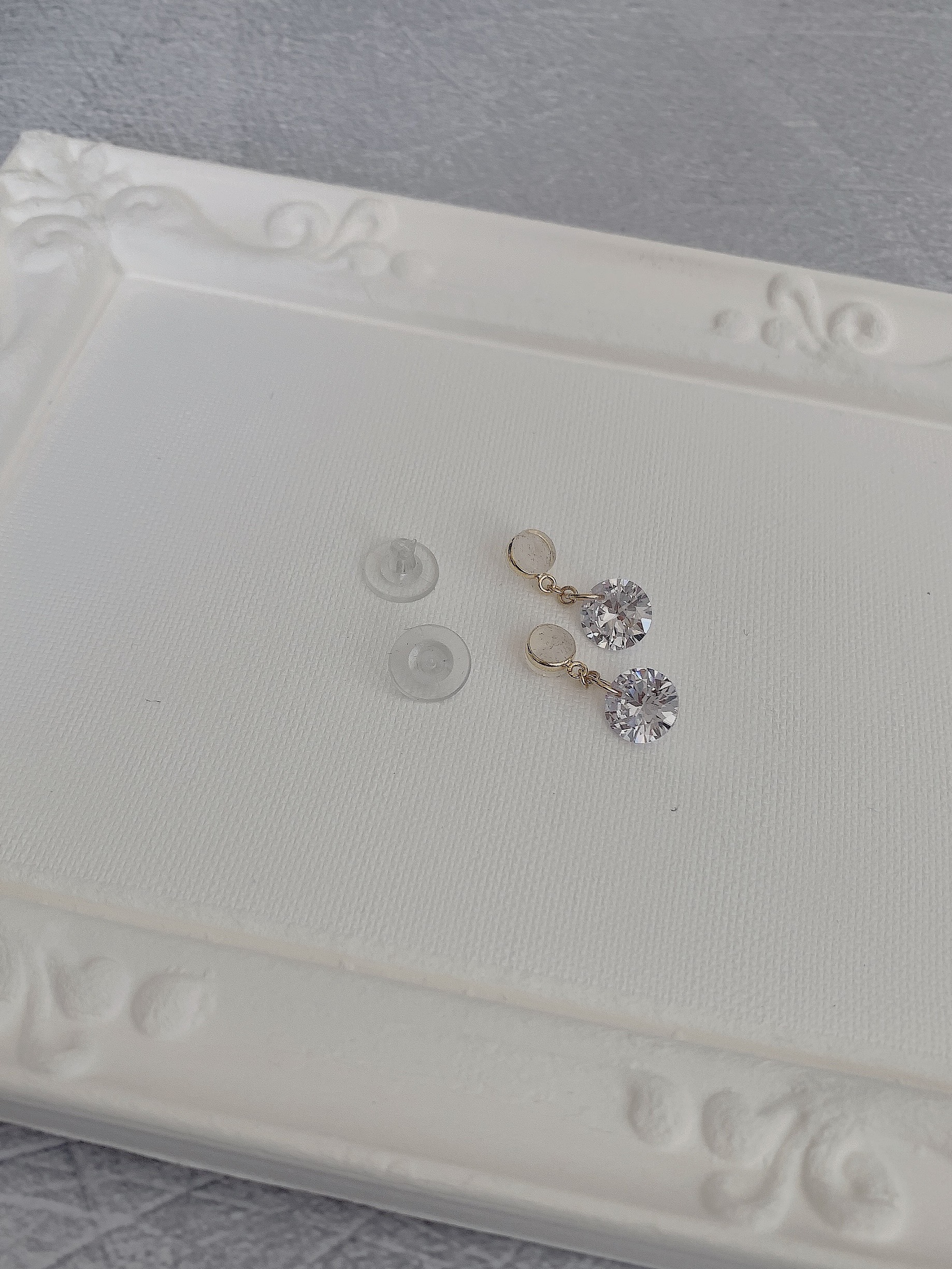 クリスタルリーフピアス/グレージュ