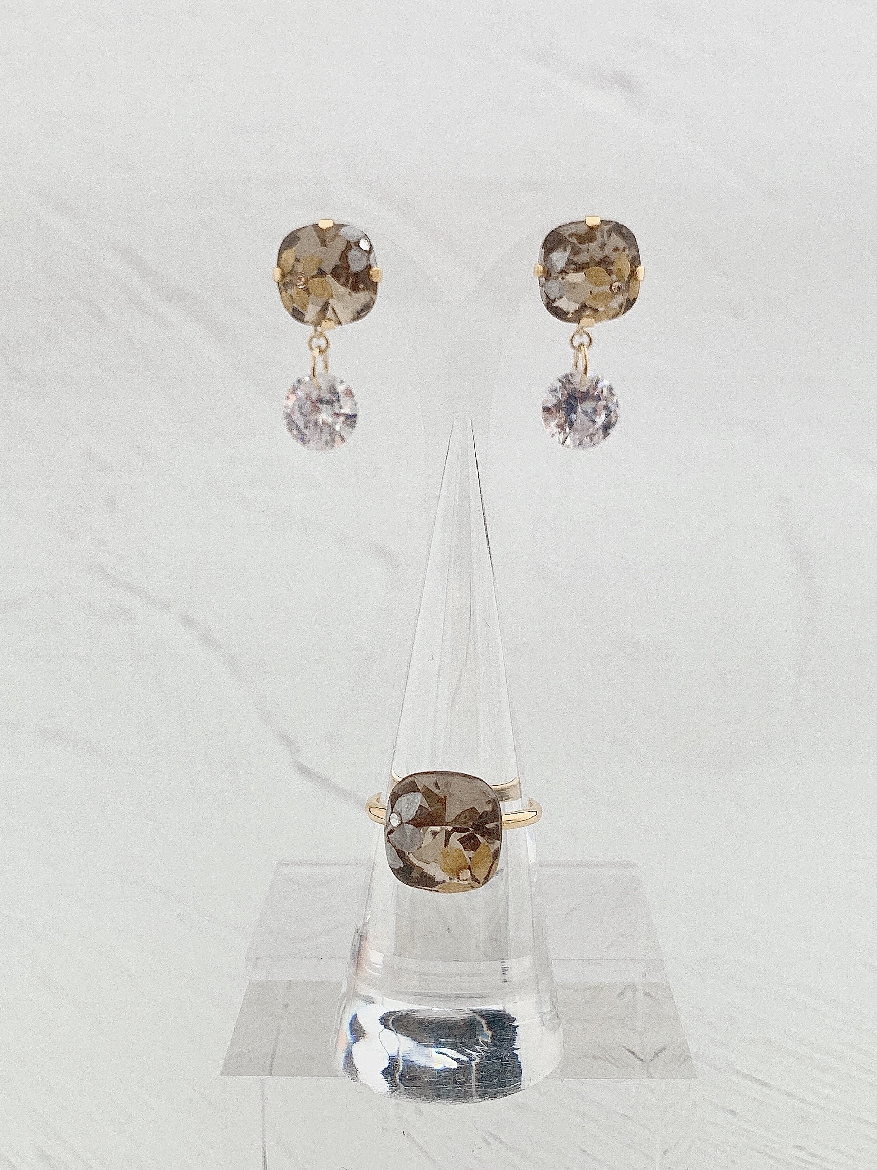 クリスタルリーフピアス/グレージュ