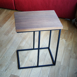 ウォールナット × アイアン　コの字型サイドテーブル 6枚目の画像