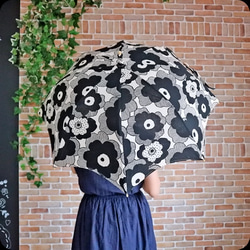 大きな黒いお花の日傘 2枚目の画像