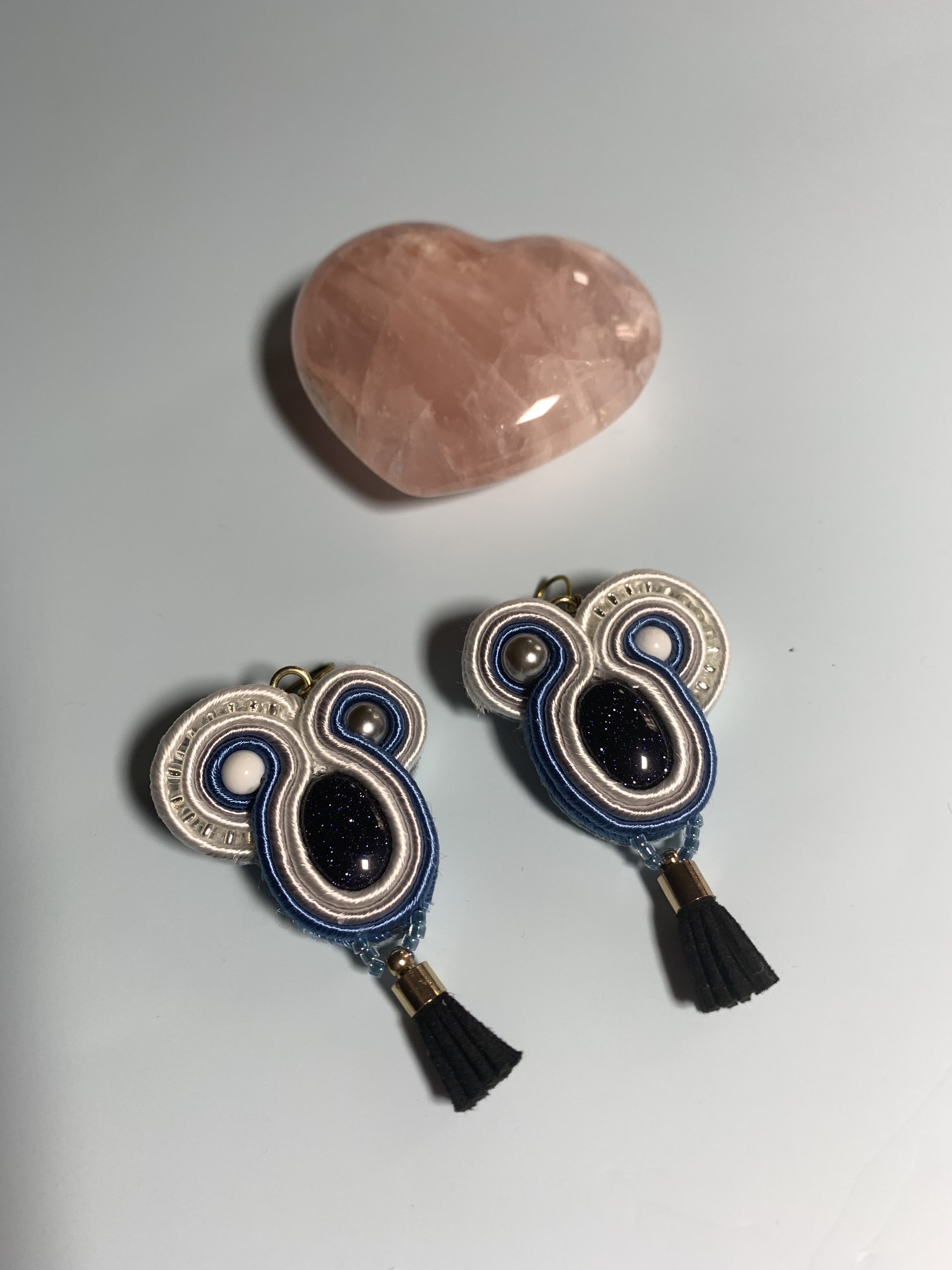 天然石ブルーサンドストーンピアス