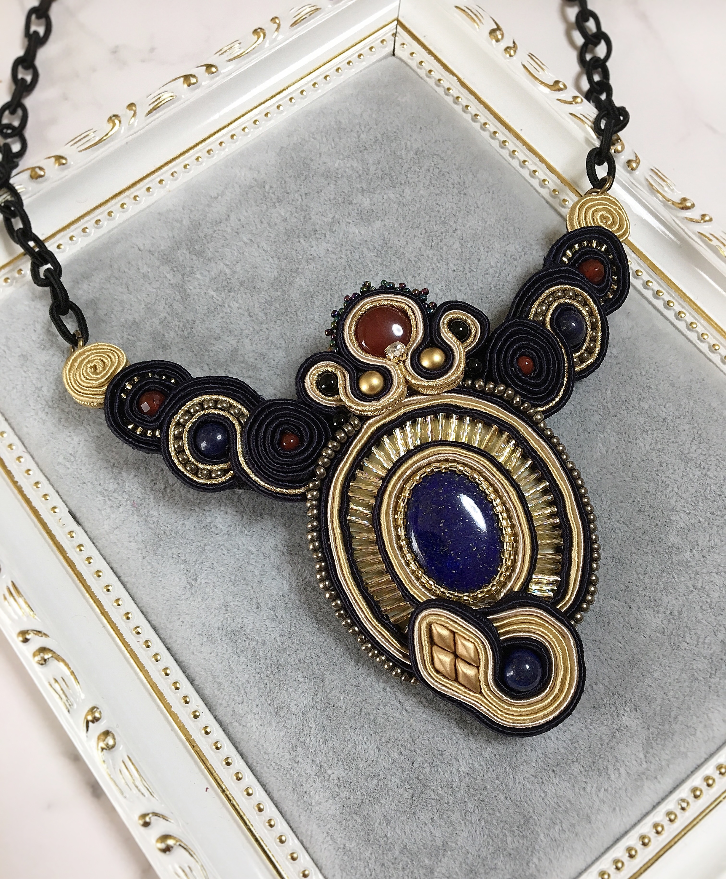 ラピスラズリのソウタシエネックレス、クレオパトラ。