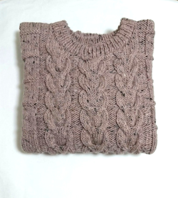 パープルのツイードの糸を使ったケーブル編みセーター 3枚目の画像