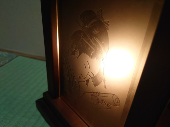 「浮世絵・美人」 サンドブラスト　行燈型ランプ　 5枚目の画像