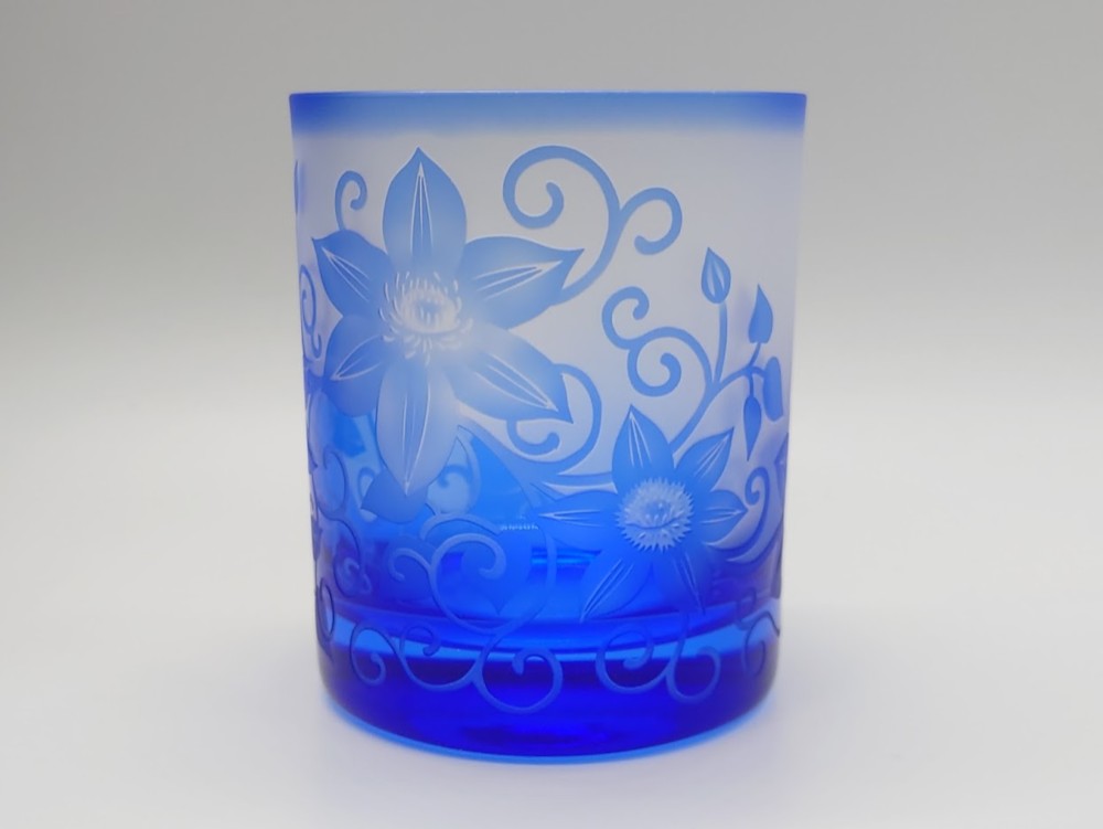 「鉄線唐草」 ロックグラス　サンドブラスト　青藍