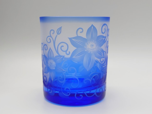 「鉄線唐草」 ロックグラス　サンドブラスト　青藍 2枚目の画像