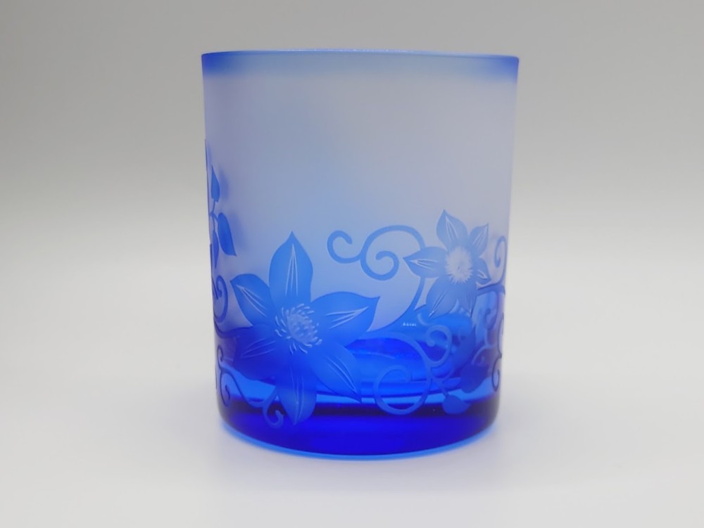 「鉄線唐草」 ロックグラス　サンドブラスト　青藍
