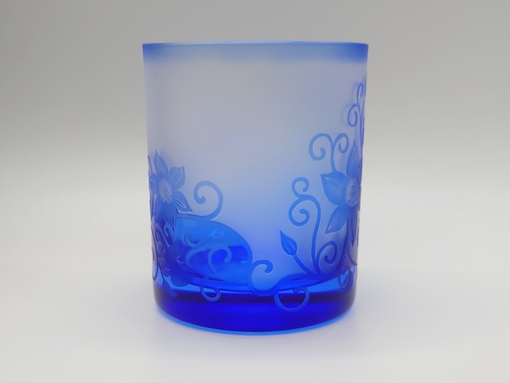 「鉄線唐草」 ロックグラス　サンドブラスト　青藍