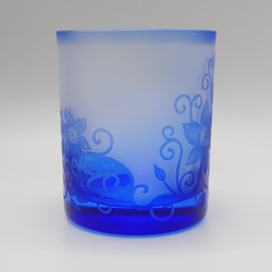 「鉄線唐草」 ロックグラス　サンドブラスト　青藍 4枚目の画像