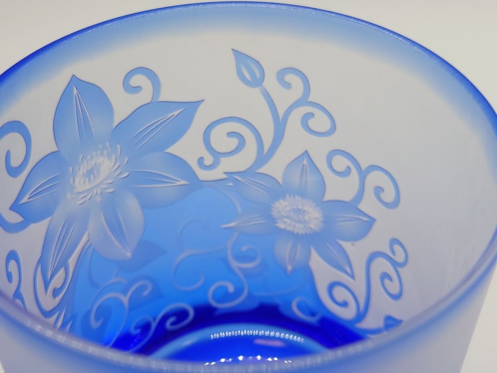 「鉄線唐草」 ロックグラス　サンドブラスト　青藍