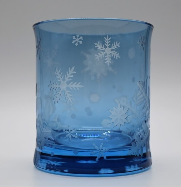 「雪の結晶 B」 サンドブラスト ブルー ロックグラス　インディゴブルー 5枚目の画像
