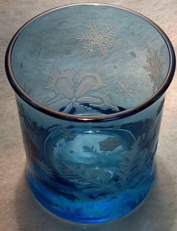 「雪の結晶 B」 サンドブラスト ブルー ロックグラス　インディゴブルー 8枚目の画像