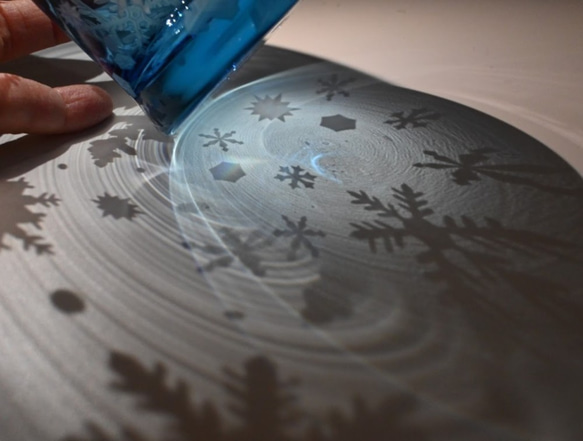 「雪の結晶 B」 サンドブラスト ブルー ロックグラス　インディゴブルー 10枚目の画像