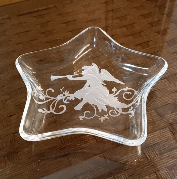 「天使」  天使 サンドブラスト 透明 プレート 小皿 2枚目の画像
