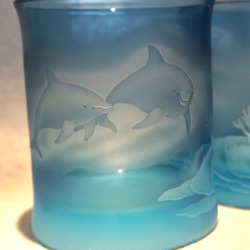 【sold out】「イルカと珊瑚」 サンドブラスト グラス 青 イルカ 珊瑚 2枚目の画像