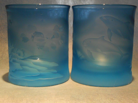 【sold out】「イルカと珊瑚」 サンドブラスト グラス 青 イルカ 珊瑚 3枚目の画像