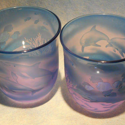 【sold out】「イルカと珊瑚」 サンドブラスト グラス 青 ネオジウム イルカ 珊瑚 3枚目の画像