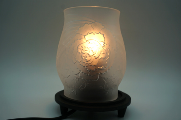 「カーネーション」 サンドブラスト 白 テーブルランプ ミニランプ 火屋(ほや) ランプ台付き 10枚目の画像