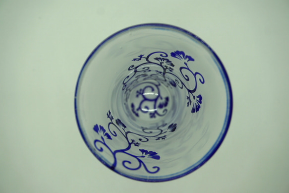 【sold out】「花唐草」 サンドブラスト 瑠璃色 天開酒杯 6枚目の画像