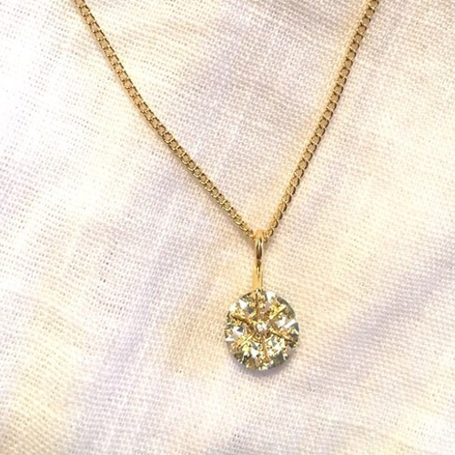 スワロフスキー☆雪の結晶チャーム ゴールドネックレス