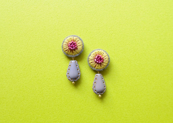 &lt;titi~Nandemonaihino Earrings~&gt;刺繡耳環◎馬蹄形/幸福黃x紫 第2張的照片