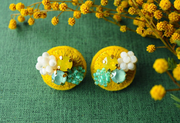 ＜Stella～遊び好きの星～＞刺繍イヤリング「ジュエルJewe/ミモザmimosa」/アレルギー対応パーツ変更可能 2枚目の画像