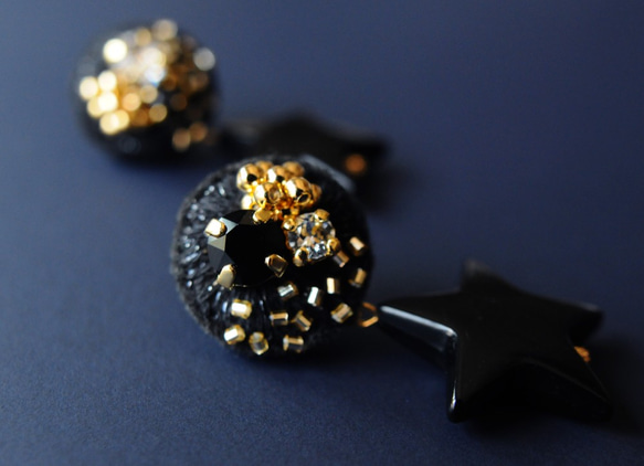 &lt;titi ~Nandemonai Hino Earrings~&gt; 刺繡耳環“Starry Night”/防過敏多變 第7張的照片