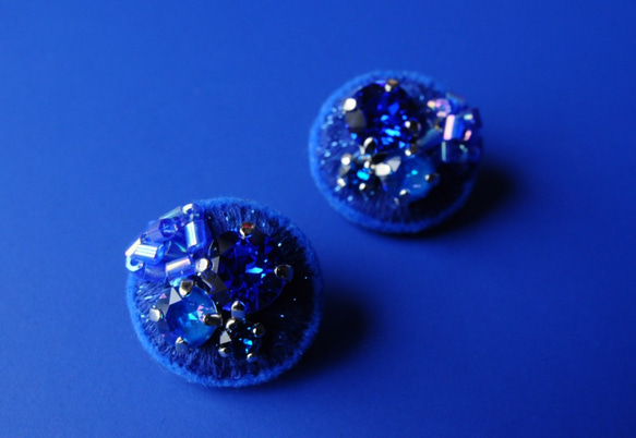 &lt;史黛拉～俏皮的星星～&gt;刺繡耳環「寶石寶石/藍夜」/防過敏零件可更換 第5張的照片