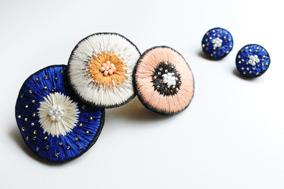 ＜Stella～遊び好きの星～＞満天の星刺繍バレッタ◎ヘアアクセ/ブルー/青◎手刺繍 1枚目の画像