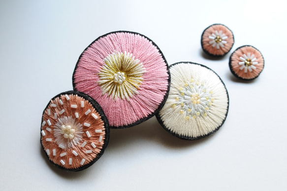 ＜Stella～遊び好きの星～＞花のブーケ刺繍バレッタ◎ヘアアクセ/ピンク×オレンジ◎手刺繍 1枚目の画像