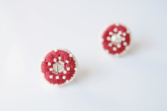 &lt;Stella ~Playful Star~&gt; 刺繡耳環 ◎ Snowy Night ◎ Red/Red ◎ Whi 第4張的照片