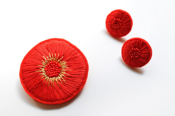 &lt;Stella~好玩的明星〜&gt;刺繡胸針◎太陽花◎紅/紅 第1張的照片