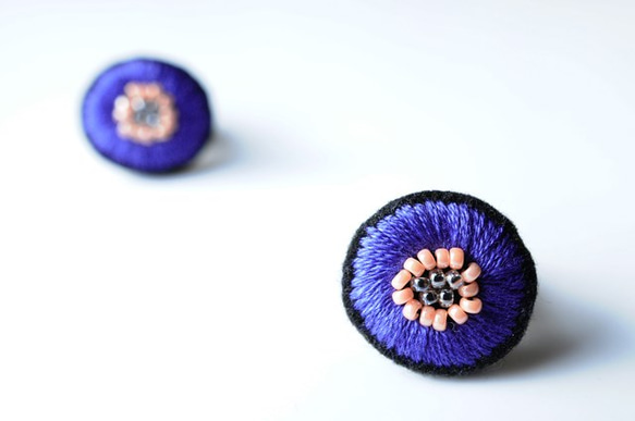 ＜Stella～遊び好きの星～＞刺繍ピアス◎アスター色の星◎パープル/紫◎2way★ロングポスト・アレルギー対応変更可能 1枚目の画像