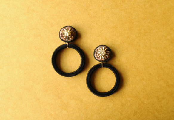 &lt;露西〜伊洛多星球〜&gt;刺繡耳環◎棕色x絲絨戒指◎兼容過敏的零件可以更改 第1張的照片