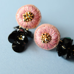 &lt;Titi ~ Nandemonai Hino 耳環 ~&gt; 刺繡耳環 ◎ Dahlia ❁ Vintage Pink 第2張的照片