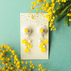 ＜titi～ナンデモナイヒノ耳飾～＞刺繍イヤリング◎ミモザ/mimosa◎アレルギー対応変更可能 1枚目の画像