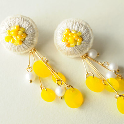 ＜titi～ナンデモナイヒノ耳飾～＞刺繍イヤリング◎ミモザ/mimosa◎アレルギー対応変更可能 4枚目の画像