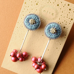 ＜titi～ナンデモナイヒノ耳飾～＞刺繍ピアス◎薄花色の耳飾り◎アレルギー対応/ロングポスト変更可能 2枚目の画像